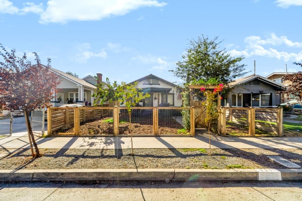 731 N ROOSEVELT AVE, FRESNO, CA 93728 - Image e0bdd0032aa5b98c4252cbc2c2c4ff14/3839379277