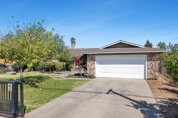 1301 E KENNEDY ST, MADERA, CA 93638 - Image e2b38d9f02fc91c6db6a079d4b780c09/1104670928