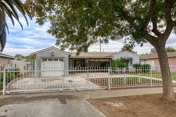 4345 N ANNA ST, FRESNO, CA 93726 - Image e3e99cf47498cec58f6c8ca71112e70b/604063350
