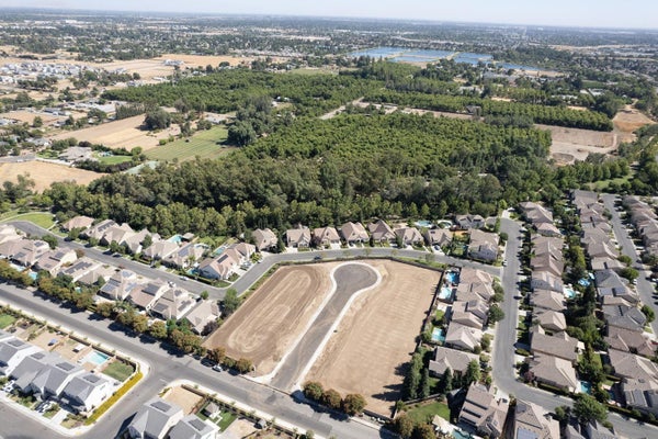 1782 N PREUSS AVE, CLOVIS, CA 93619 - Image e5b4e095f18bb3be94aeb7526dd5e6d4/2328275581