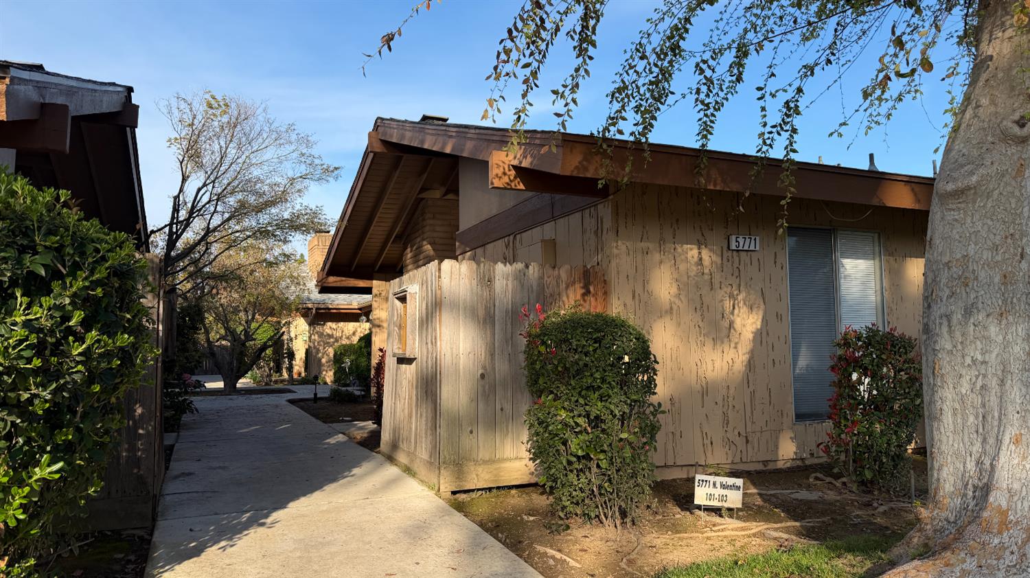 Photo 1 of 25 — 5771 N Valentine Avenue 101, Fresno, CA 93711