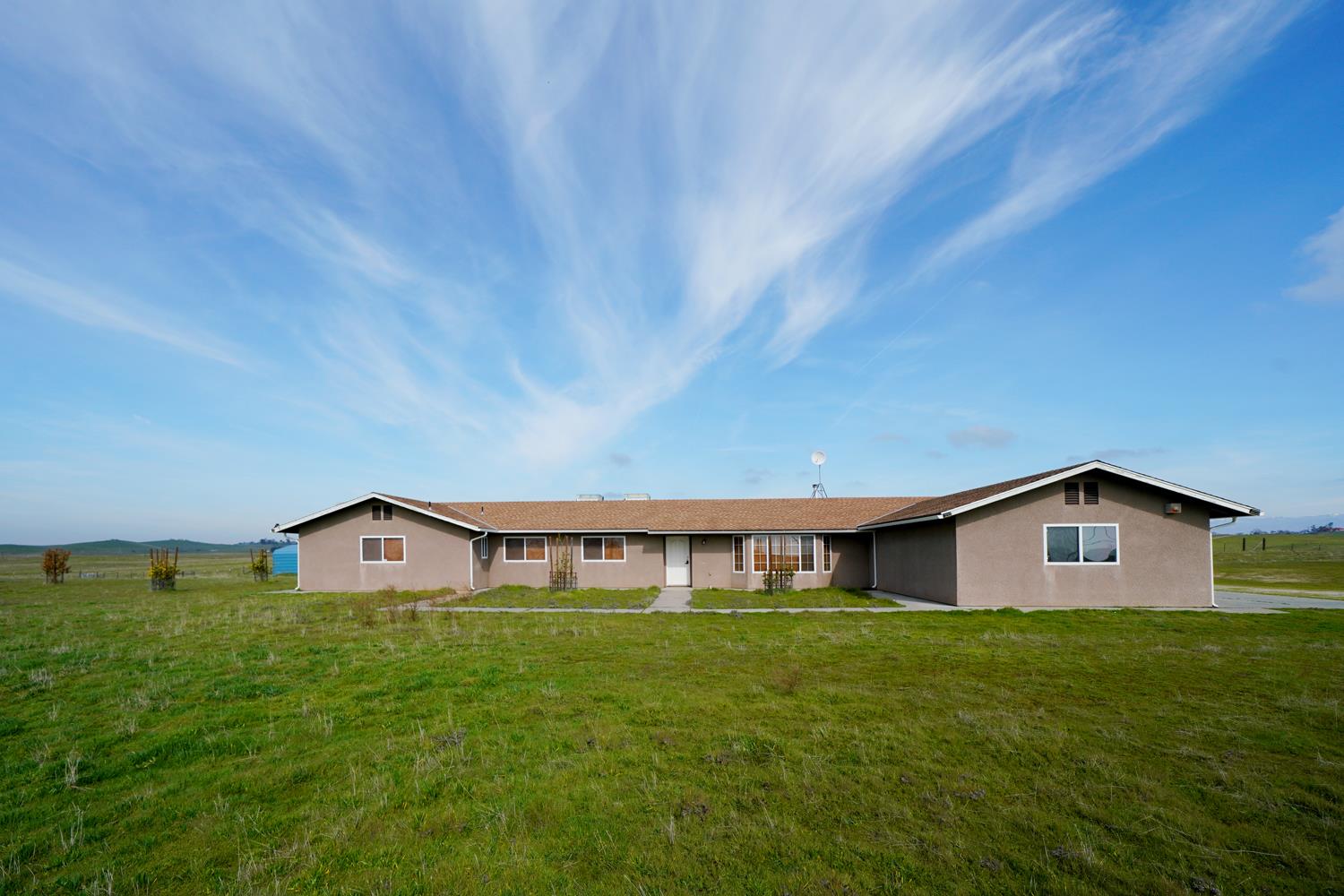 Photo 1 of 40 — 35099 Heiskell Drive, Raymond, CA 93653