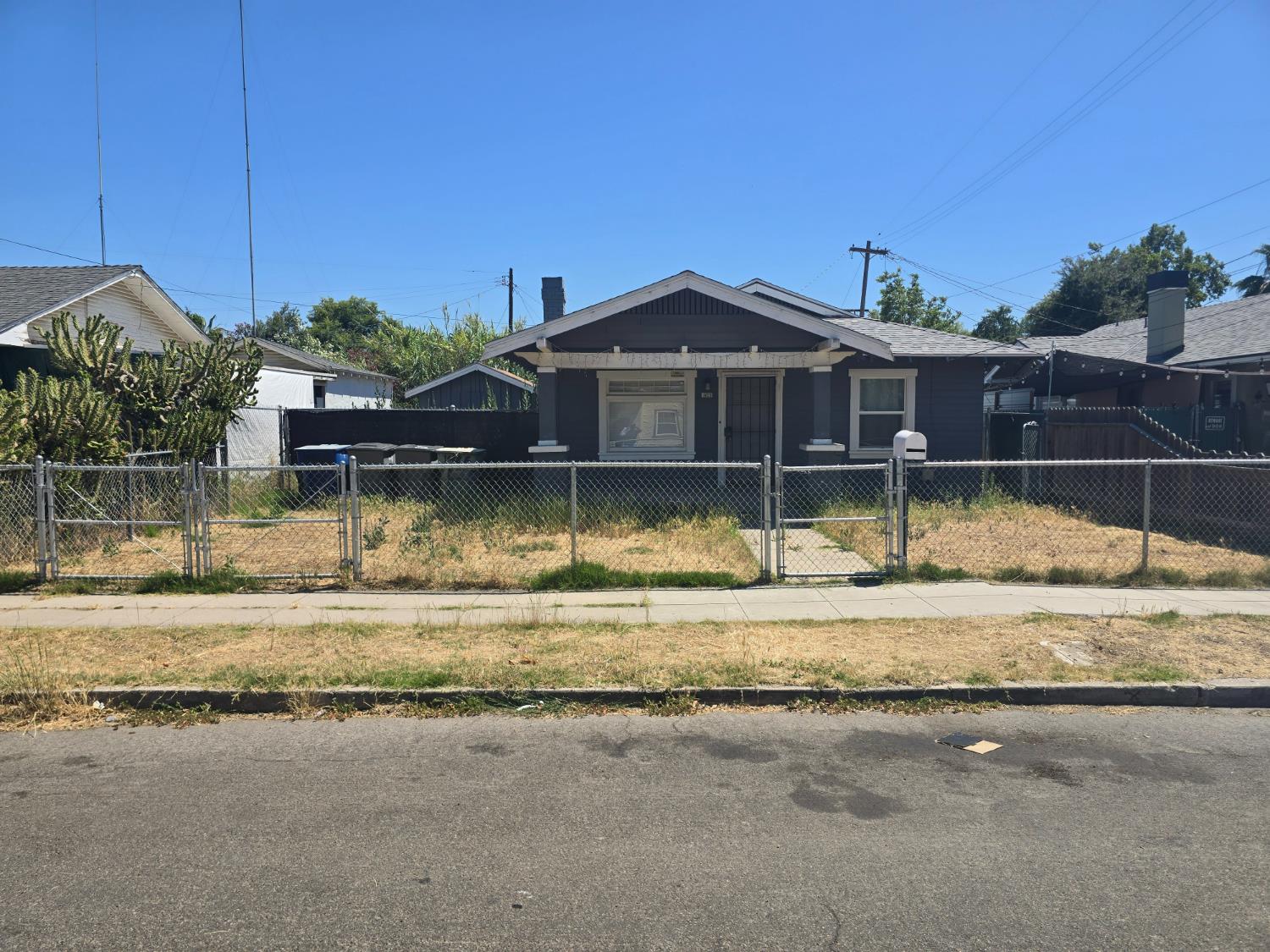 Photo 1 of 8 — 1426 E Patterson Avenue, Fresno, CA 93728