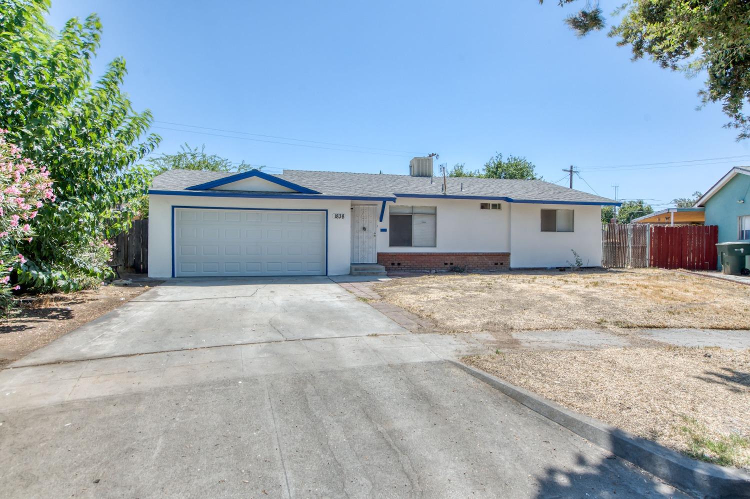 Photo 1 of 25 — 1838 S Whitney Avenue, Fresno, CA 93702