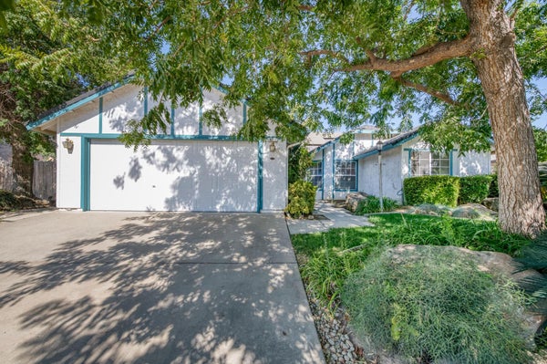 927 PALO ALTO AVE, CLOVIS, CA 93612 - Image f979908fa5d71d78a0ca79bee8326af7/73407168