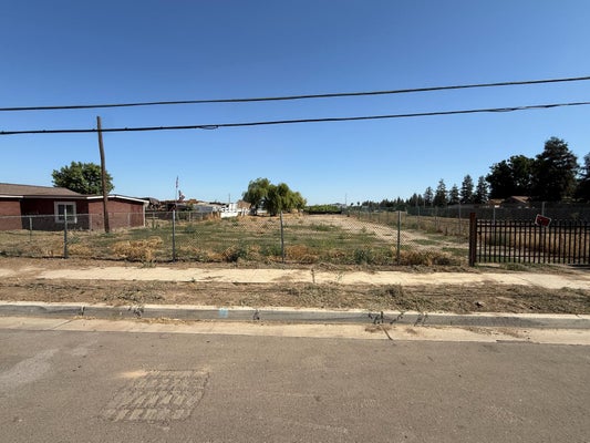 739 E SAMSON AVE, FRESNO, CA 93706 - Image f98d7d1b01c24bc8df573b2c079b2d48/397237150