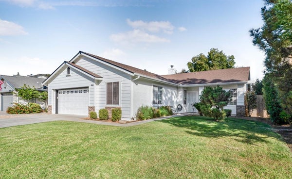 2137 GOSHEN AVE, CLOVIS, CA 93611 - Image ff0803b2ed7f83926e63251b5bc588f0/2272935128