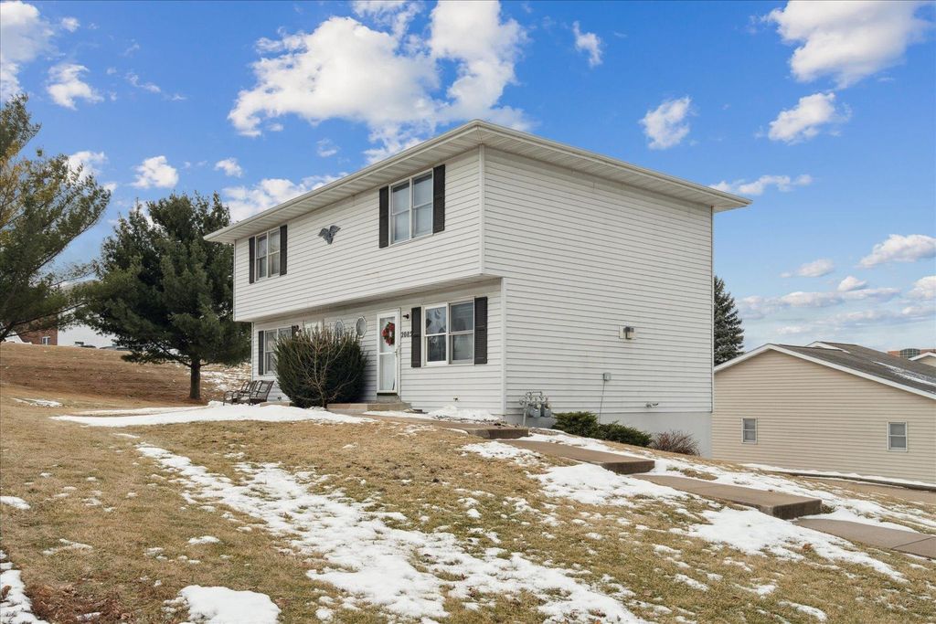 Photo of 2085 Radford Road, Dubuque, IA 52002 (MLS # 153919)