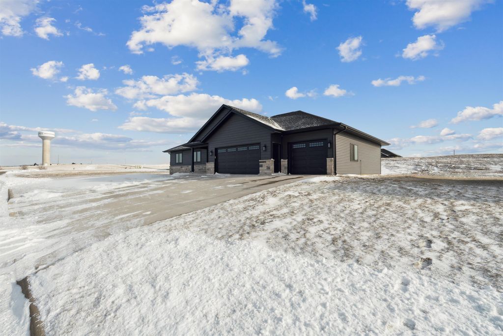 Photo of 141 SE Mulberry Drive, Cascade, IA 52033 (MLS # 153795)