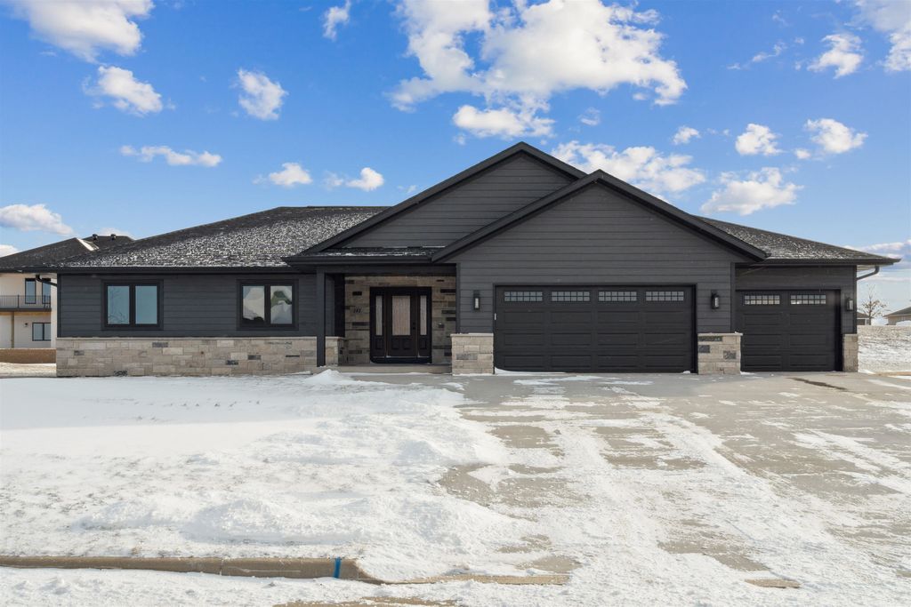 Photo of 141 SE Mulberry Drive, Cascade, IA 52033 (MLS # 153795)