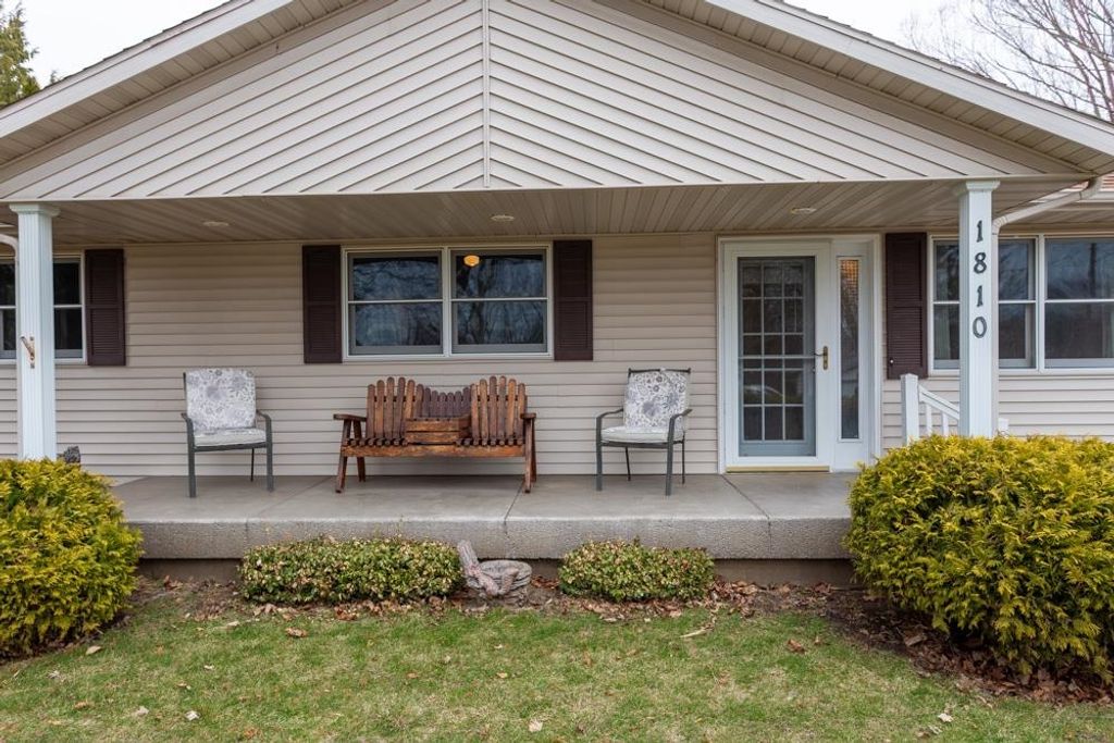 Photo of 1810 15th Street, Hazel Green, WI 53811 (MLS # 154130)