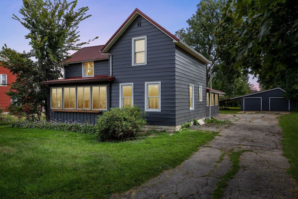 Photo of 531 E Linn Street, Coggon, IA 52218 (MLS # 153014)