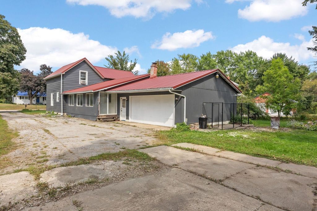 Photo of 531 E Linn Street, Coggon, IA 52218 (MLS # 153014)
