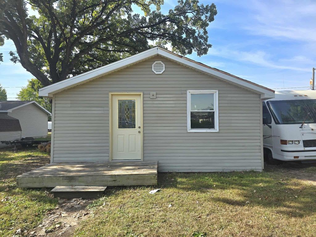 Photo of 422 Wyota Avenue, East Dubuque, IL 61025 (MLS # 152966)