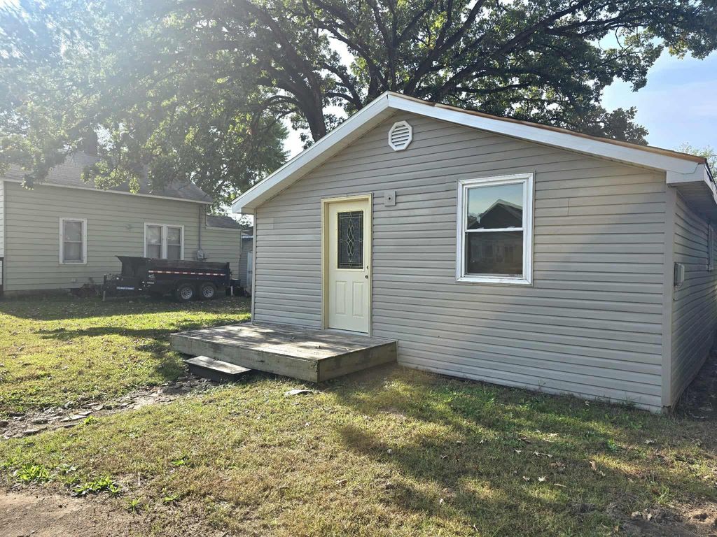 Photo of 422 Wyota Avenue, East Dubuque, IL 61025 (MLS # 152966)