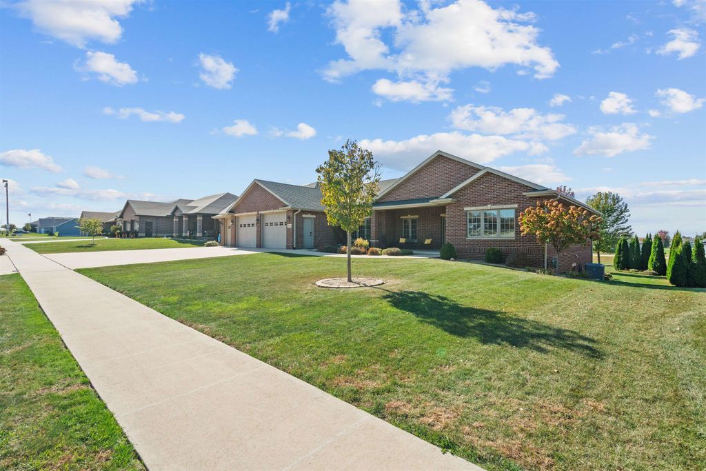 Photo of 834 7th St SW St, Dyersville, IA 52040 (MLS # 153360)