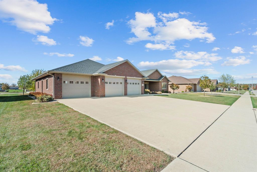 Photo of 834 7th St SW St, Dyersville, IA 52040 (MLS # 153360)