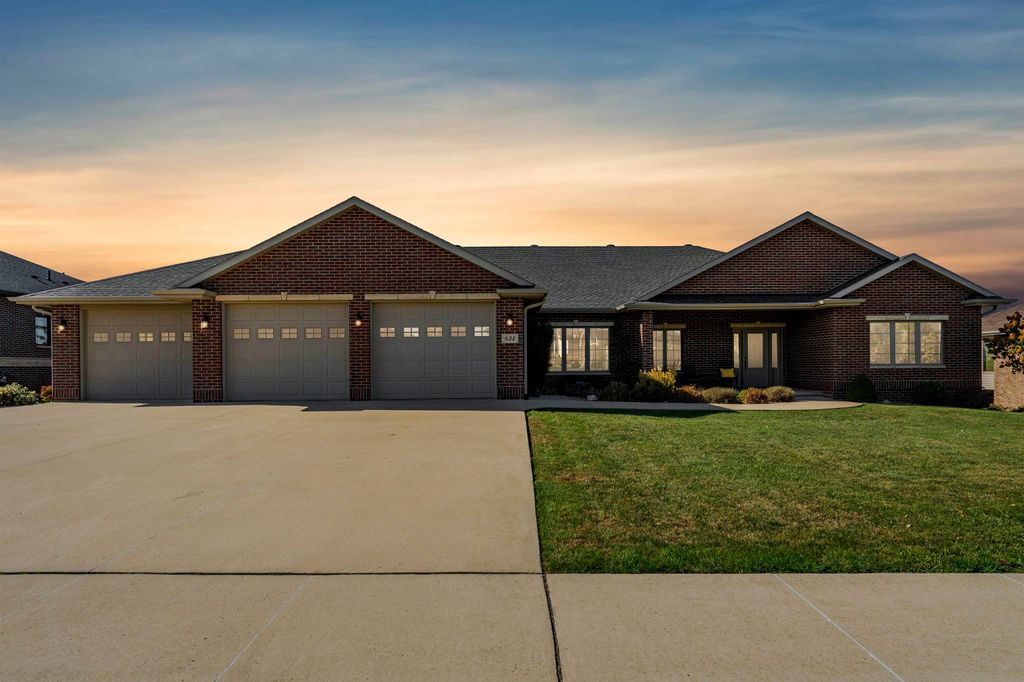 Photo of 834 7th St SW St, Dyersville, IA 52040 (MLS # 153360)