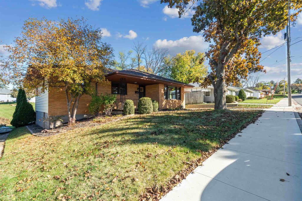 Photo of 3085 Lindale Street, Dubuque, IA 52001 (MLS # 153411)