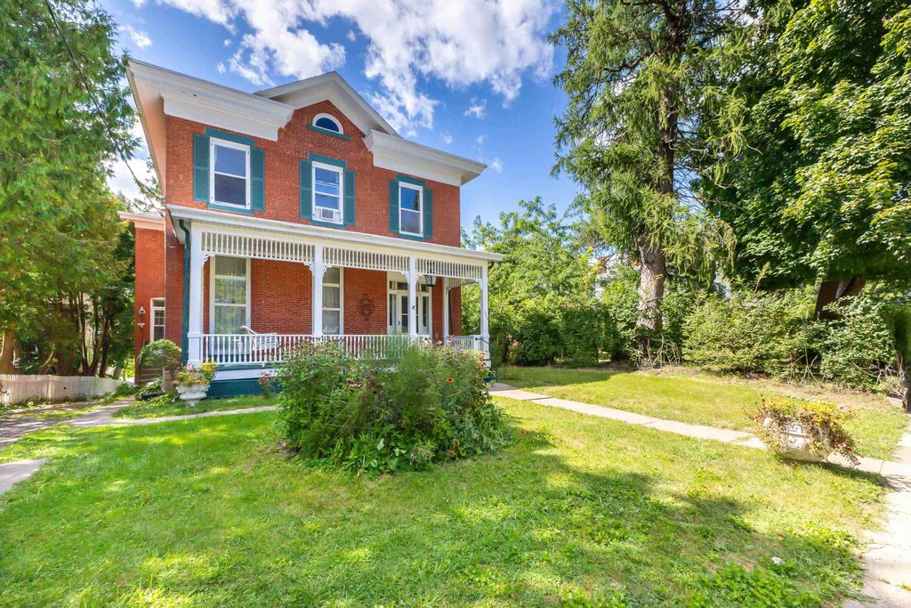 Photo of 375 Alpine Street, Dubuque, IA 52001 (MLS # 152857)