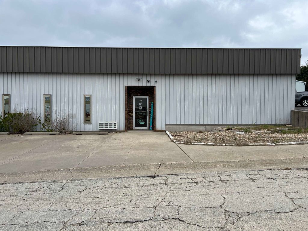 Photo of 109 SE Adams Street #Suite 4, Cascade, IA 52033 (MLS # 151934)