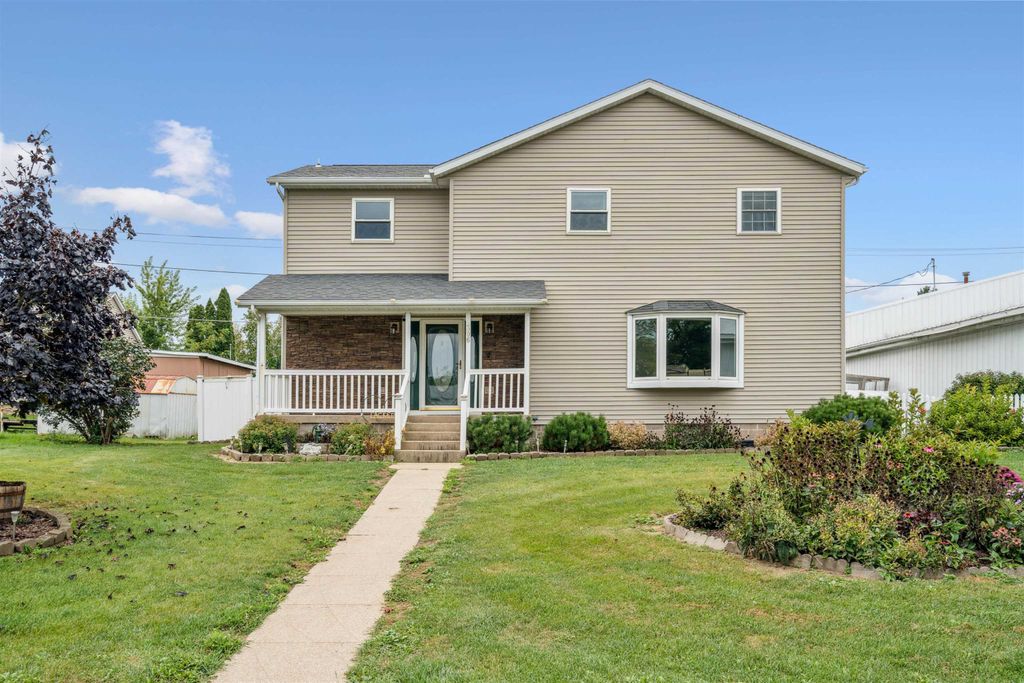 Photo of 306 S Monroe Street, Garnavillo, IA 52049 (MLS # 153052)
