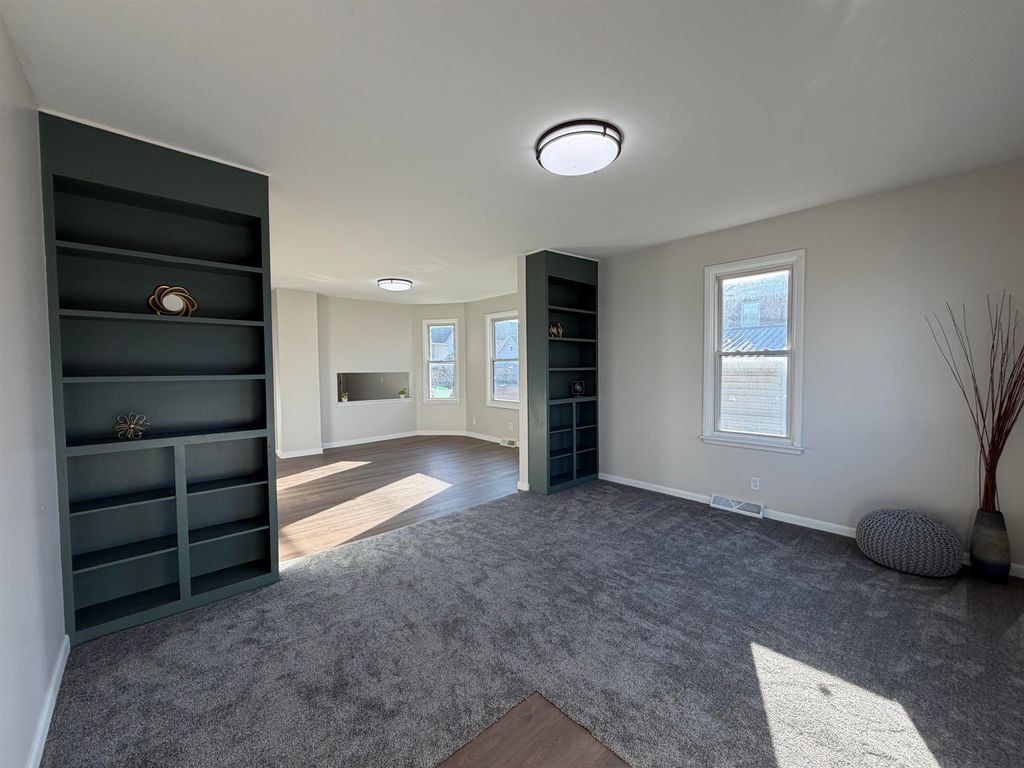 Photo of 232 E 27th street Street, Dubuque, IA 52001 (MLS # 153713)