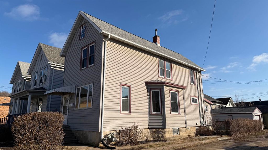 Photo of 232 E 27th street Street, Dubuque, IA 52001 (MLS # 153713)