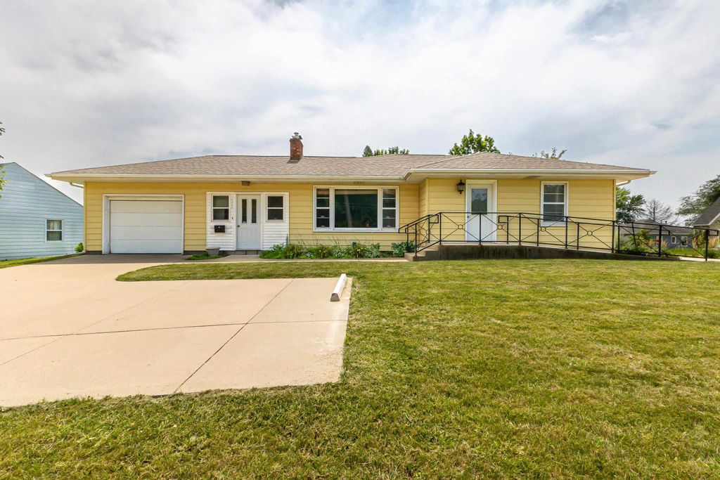 Photo of 2995 Asbury Road, Dubuque, IA 52002 (MLS # 153340)