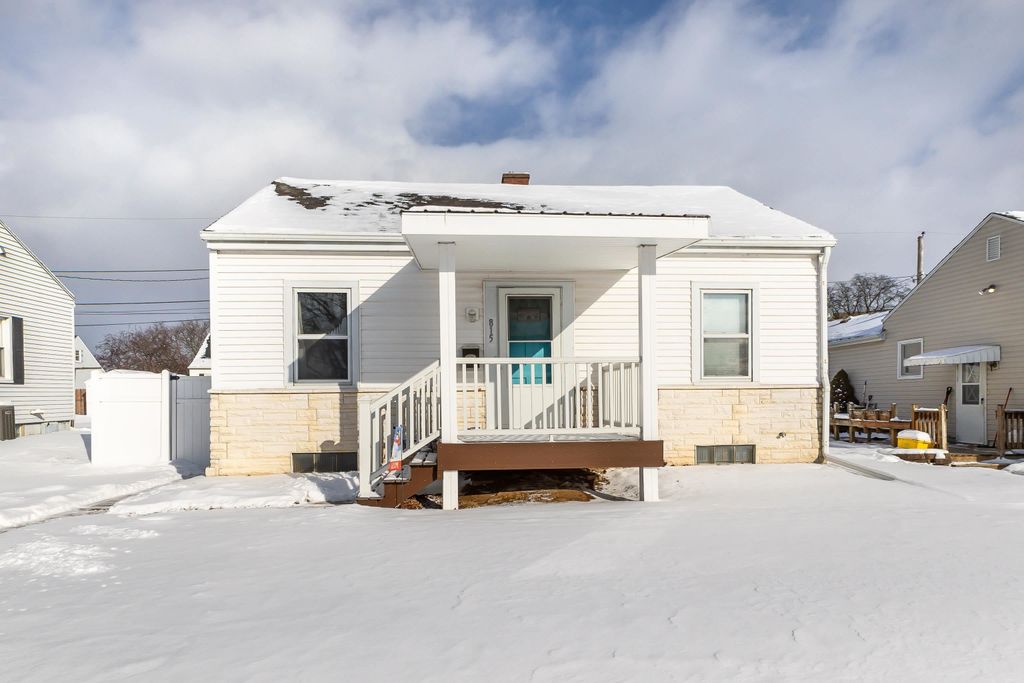 Photo of 815 Euclid Street, Dubuque, IA 52001 (MLS # 153779)