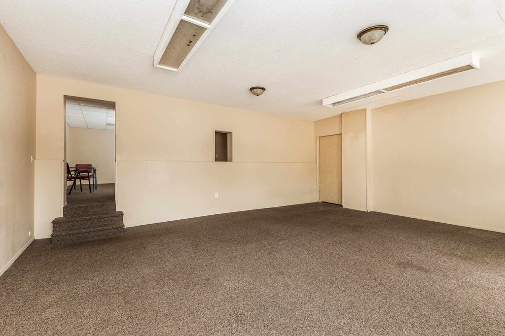 Photo of 678 Central Avenue, Dubuque, IA 52001 (MLS # 152331)