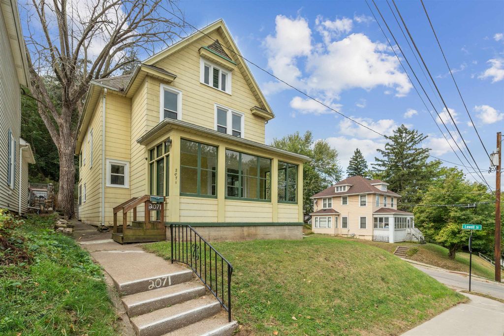 Photo of 2071 N Main Street, Dubuque, IA 52001 (MLS # 153247)