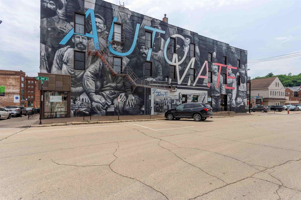 Photo of 220 W 2nd Street, Dubuque, IA 52001 (MLS # 153146)