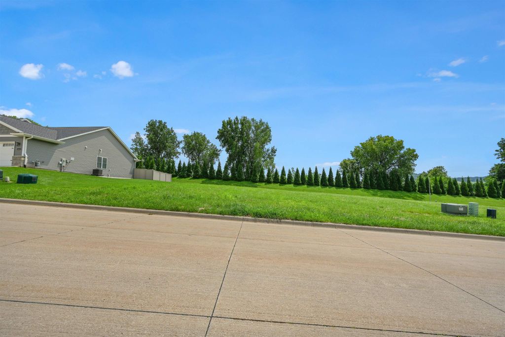 Photo of Lot 9 Autumn Ridge Lane, Dubuque, IA 52003 (MLS # 152554)