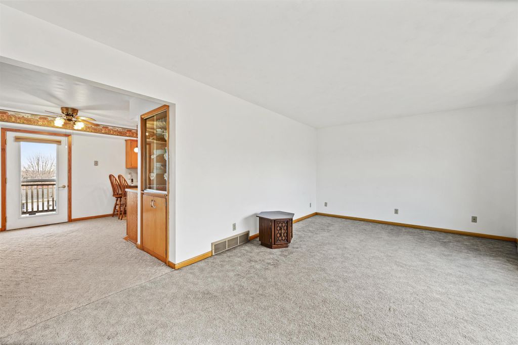 Photo of 2734 Linda Court, Dubuque, IA 52001 (MLS # 153465)