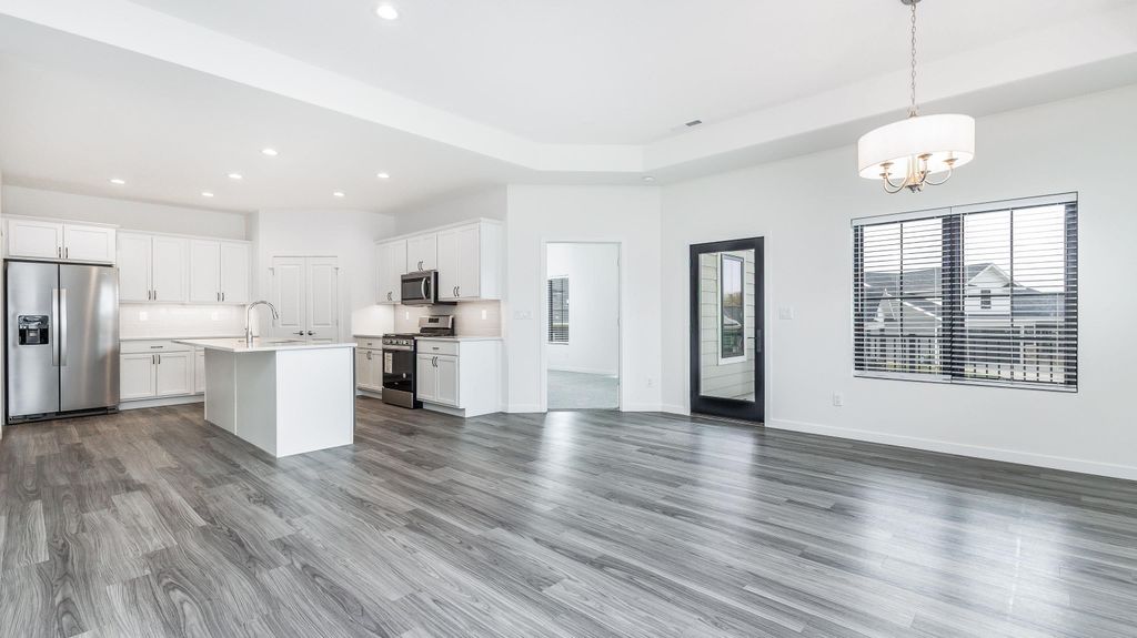 Photo of 3669 Vintage Lane, Dubuque, IA 52002 (MLS # 153412)