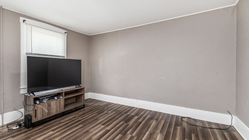 Photo of 337 Kaufmann Avenue, Dubuque, IA 52001 (MLS # 154233)