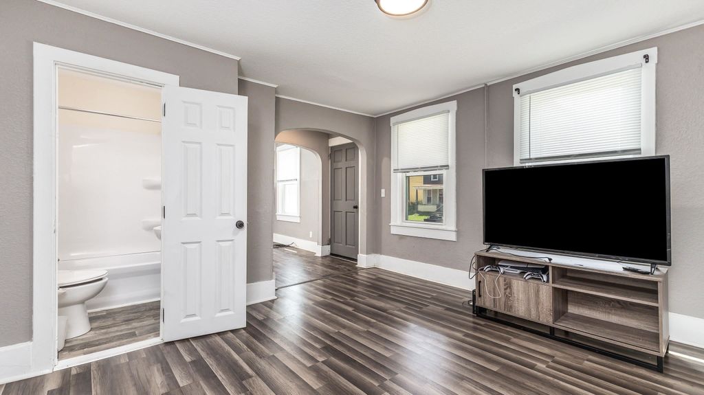 Photo of 337 Kaufmann Avenue, Dubuque, IA 52001 (MLS # 154233)