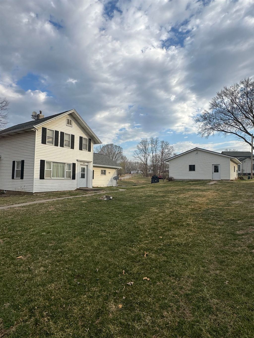 Photo of 301 Gramercy Street, East Dubuque, IL 61025 (MLS # 154212)