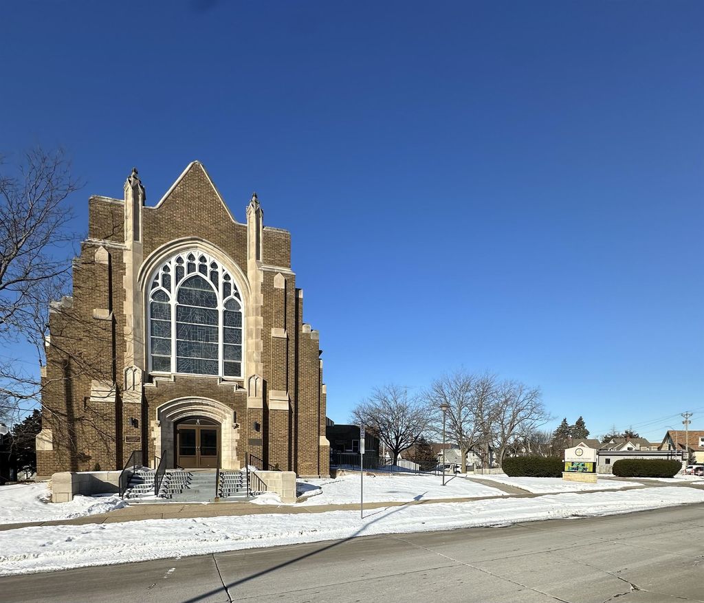 Photo of 419 N Grandview Avenue, Dubuque, IA 52001 (MLS # 153899)