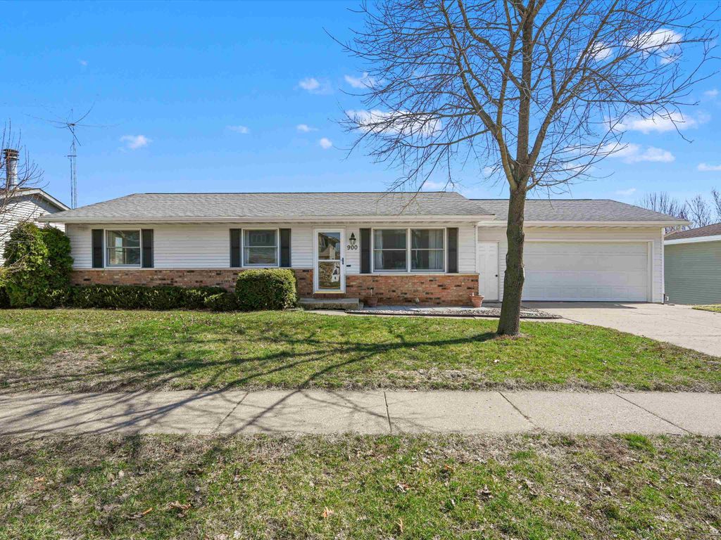 Photo of 900 Valentine Drive, Dubuque, IA 52003 (MLS # 154181)