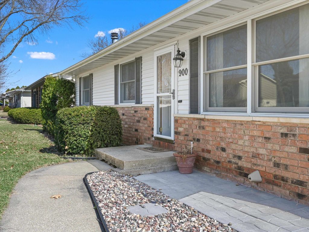 Photo of 900 Valentine Drive, Dubuque, IA 52003 (MLS # 154181)