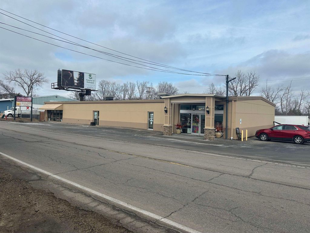 Photo of 700 Cedar Cross Road, Dubuque, IA 52003 (MLS # 153927)