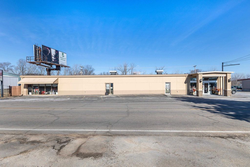 Photo of 700 Cedar Cross Road, Dubuque, IA 52003 (MLS # 153927)