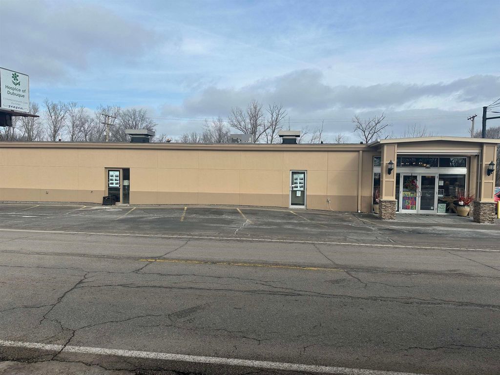 Photo of 700 Cedar Cross Road, Dubuque, IA 52003 (MLS # 153927)