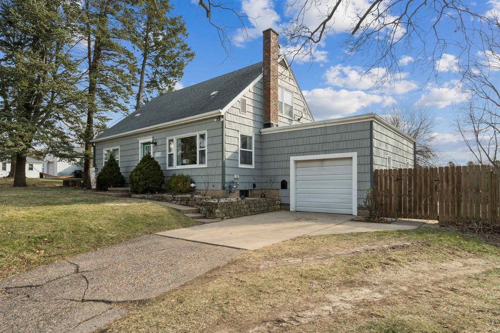 Photo of 2160 Avalon Road, Dubuque, IA 52001 (MLS # 154210)