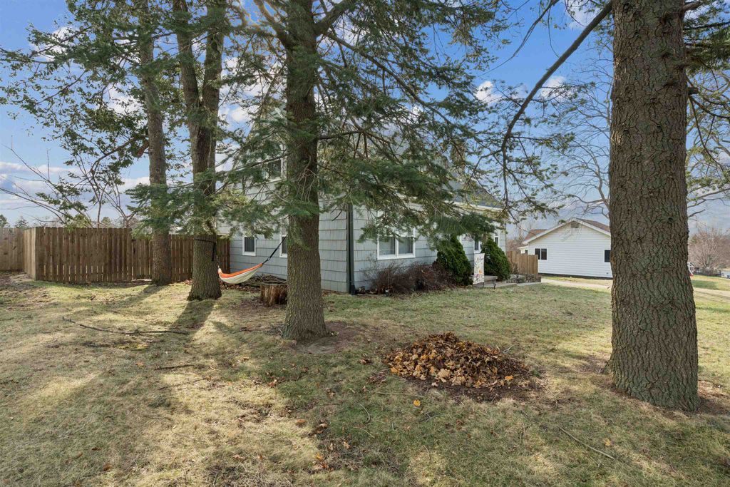 Photo of 2160 Avalon Road, Dubuque, IA 52001 (MLS # 154210)