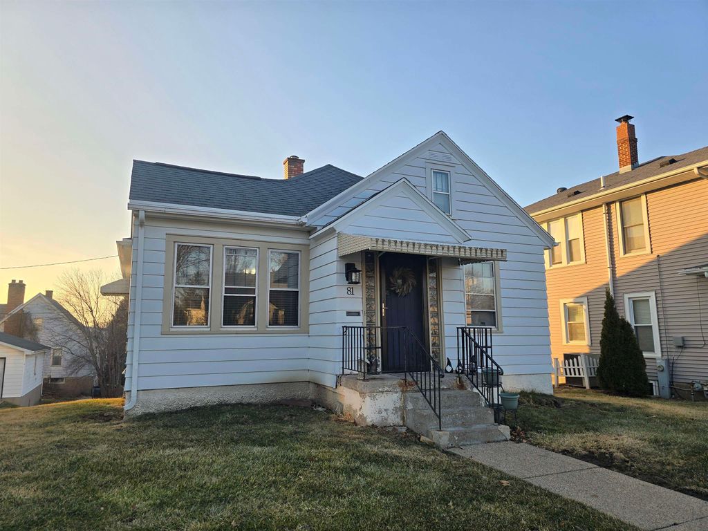Photo of 81 Fremont Avenue, Dubuque, IA 52003 (MLS # 154087)