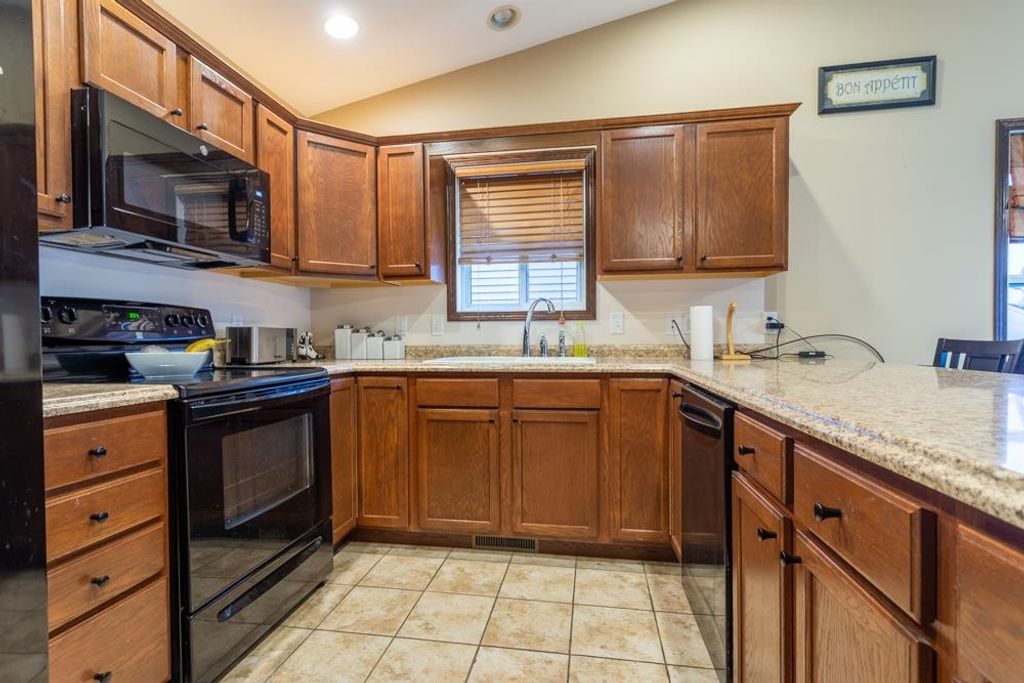 Photo of 7849 S Westbrook Drive, Dubuque, IA 52003 (MLS # 153523)