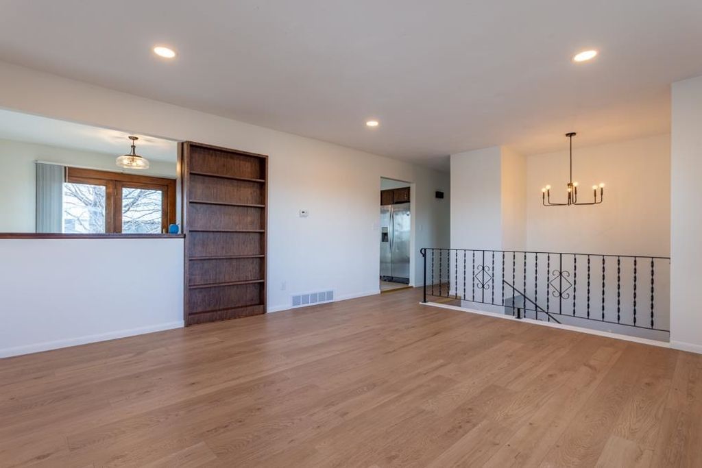 Photo of 1019 SE 8th Street, Dyersville, IA 52040 (MLS # 154098)